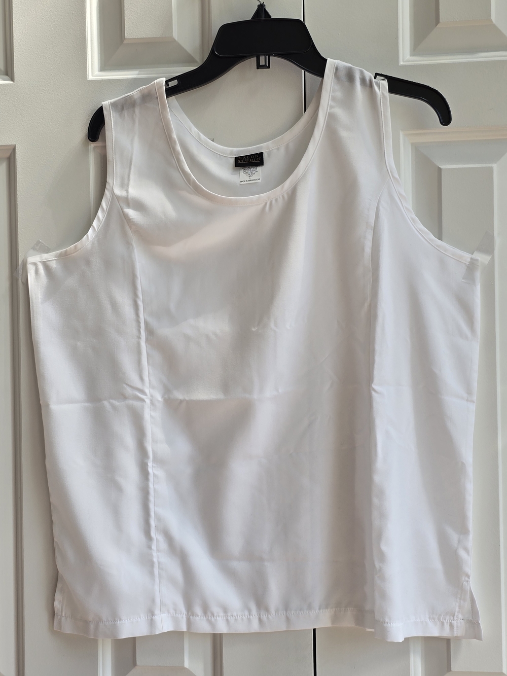 Salon Studio Sleeveless Shell Top